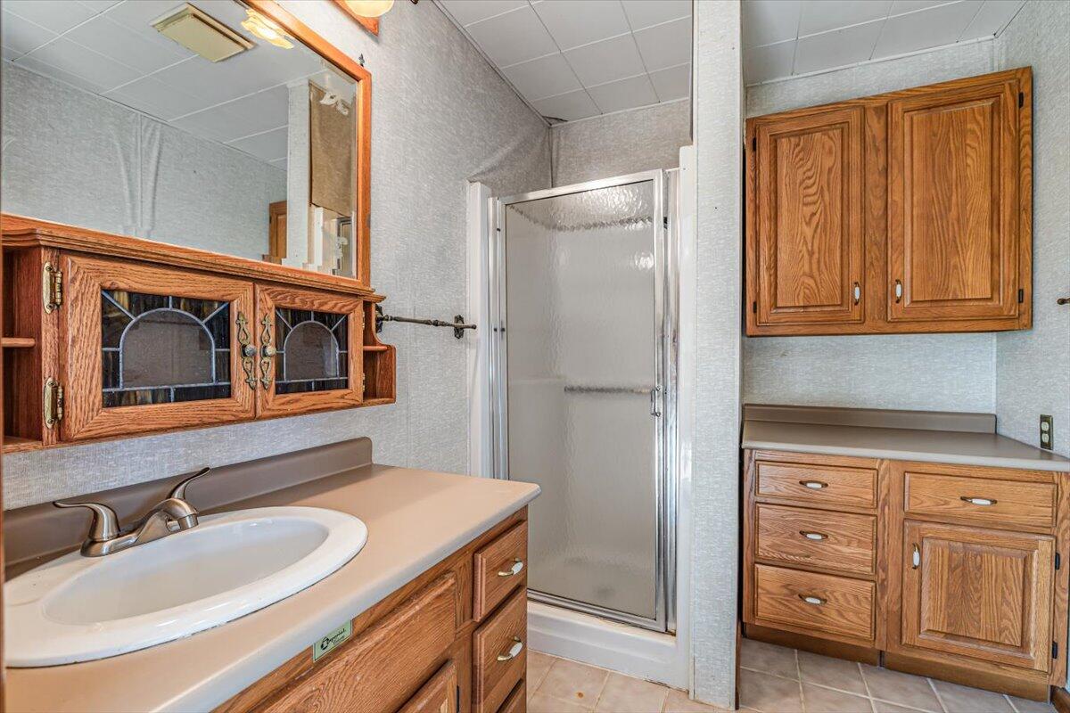 17567 Lakeside Road Three Oaks, MI 49128 - Photo 23 of 50 Primary Bathroom