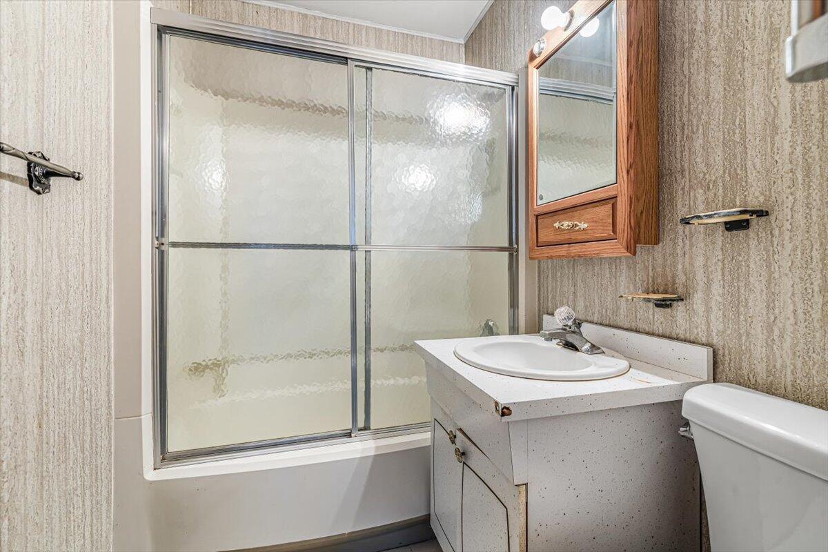 17567 Lakeside Road Three Oaks, MI 49128 - Photo 29 of 50 Bathroom
