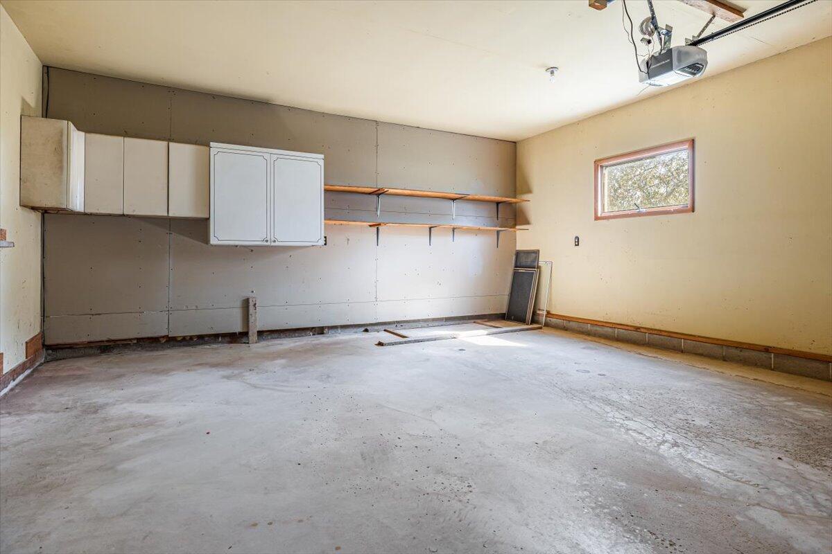 17567 Lakeside Road Three Oaks, MI 49128 - Photo 37 of 50 Garage