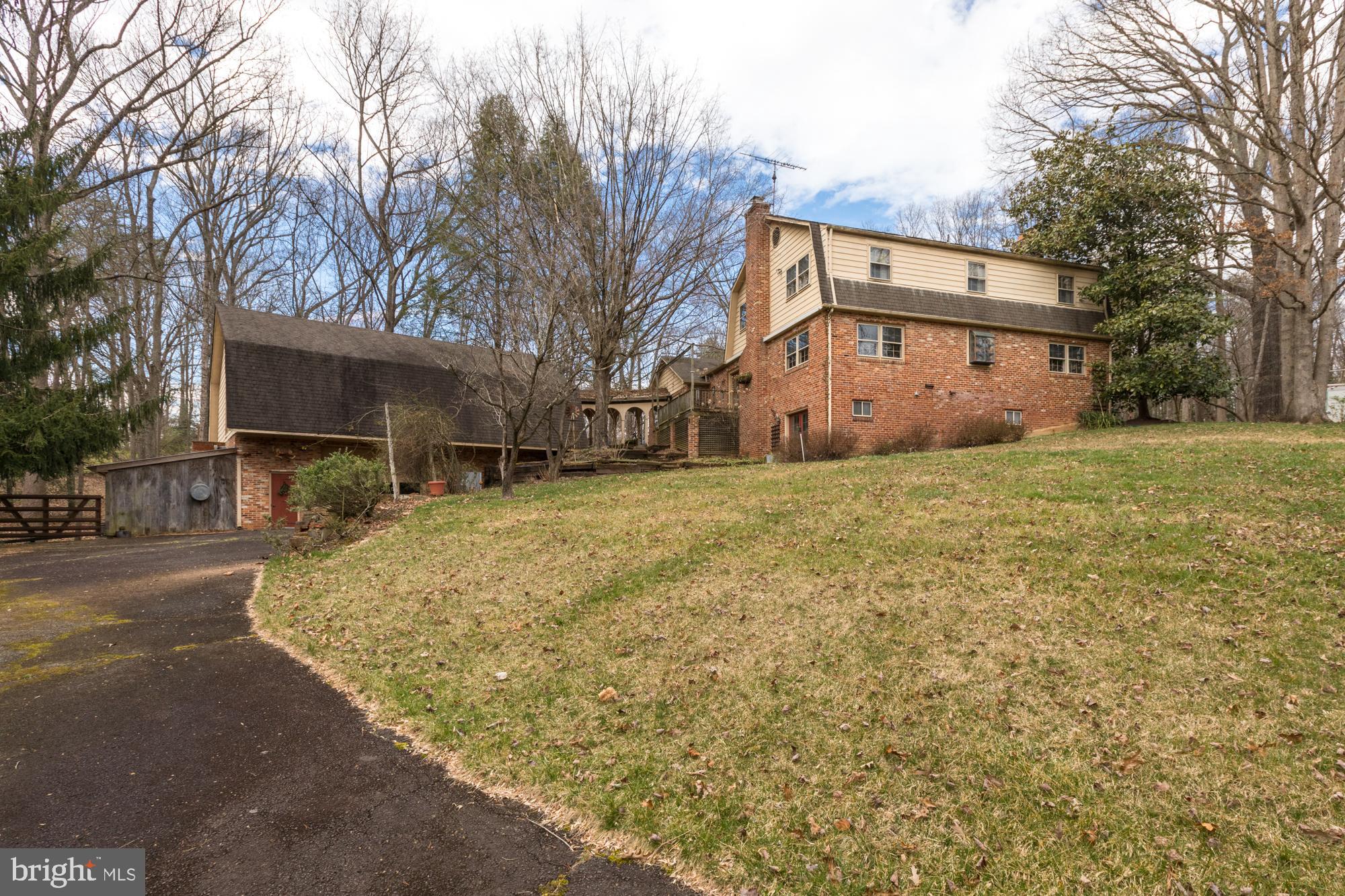 10509 Wickens Road Vienna, VA 22181 - Photo 3 of 57 Gallery Image 3