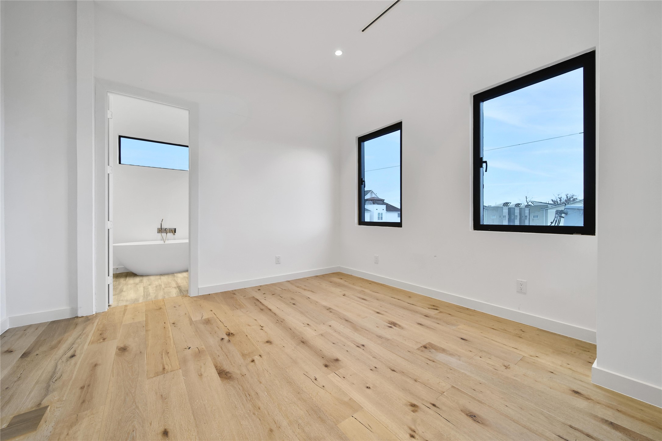 819 West 24th Street, Unit D Houston, TX 77008 - Photo 16 of 27 Primary Bedroom