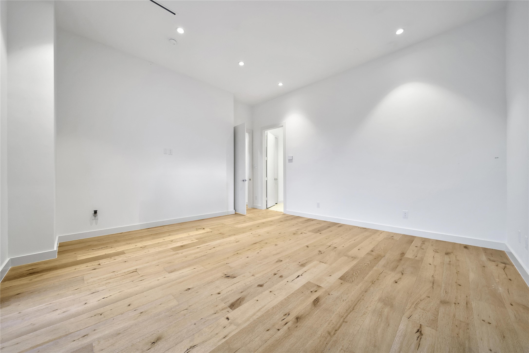 819 West 24th Street, Unit D Houston, TX 77008 - Photo 17 of 27 Primary Bedroom