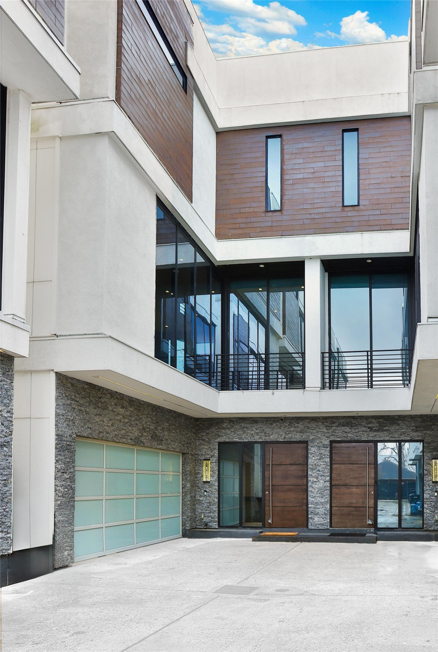 819 West 24th Street, Unit D Houston, TX 77008 - Photo 2 of 27 Corner Unit