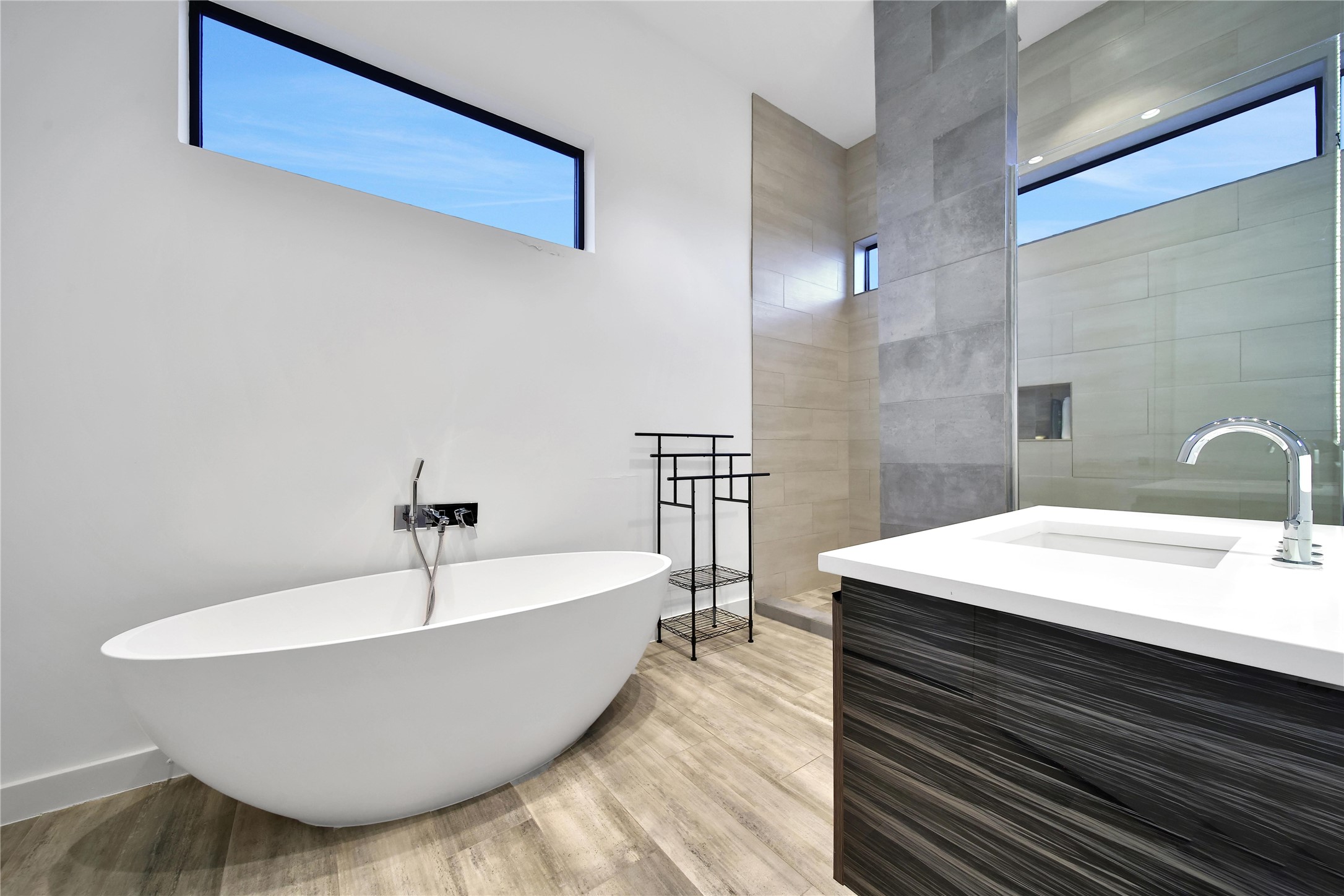 819 West 24th Street, Unit D Houston, TX 77008 - Photo 21 of 27 Primary Bathroom