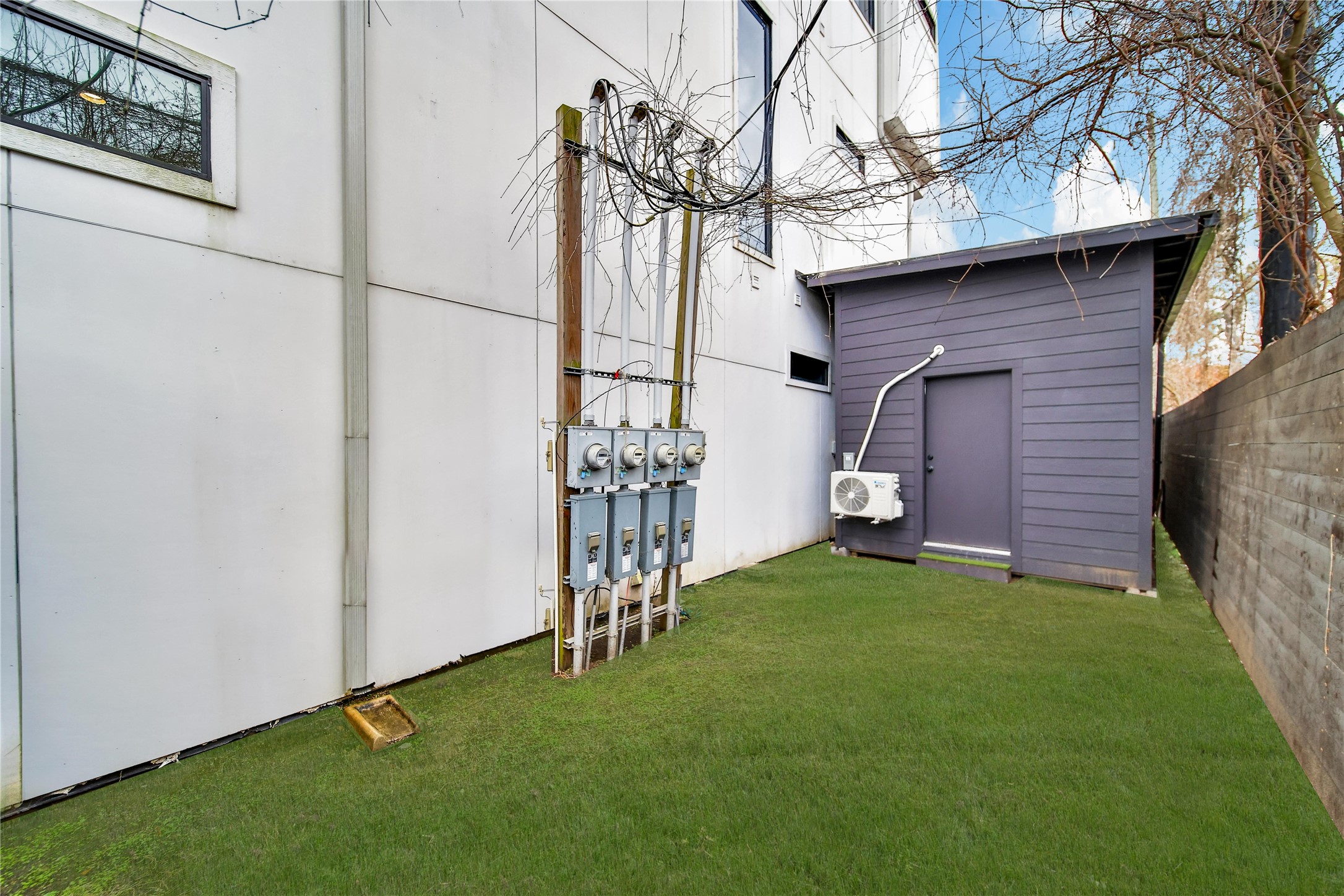819 West 24th Street, Unit D Houston, TX 77008 - Photo 25 of 27 Backyard