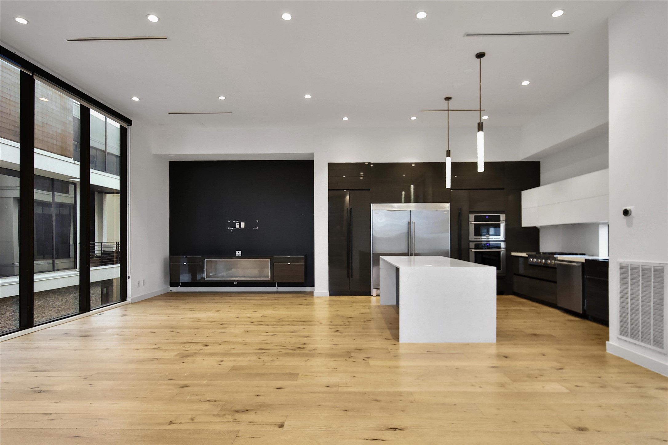 819 West 24th Street, Unit D Houston, TX 77008 - Photo 7 of 27