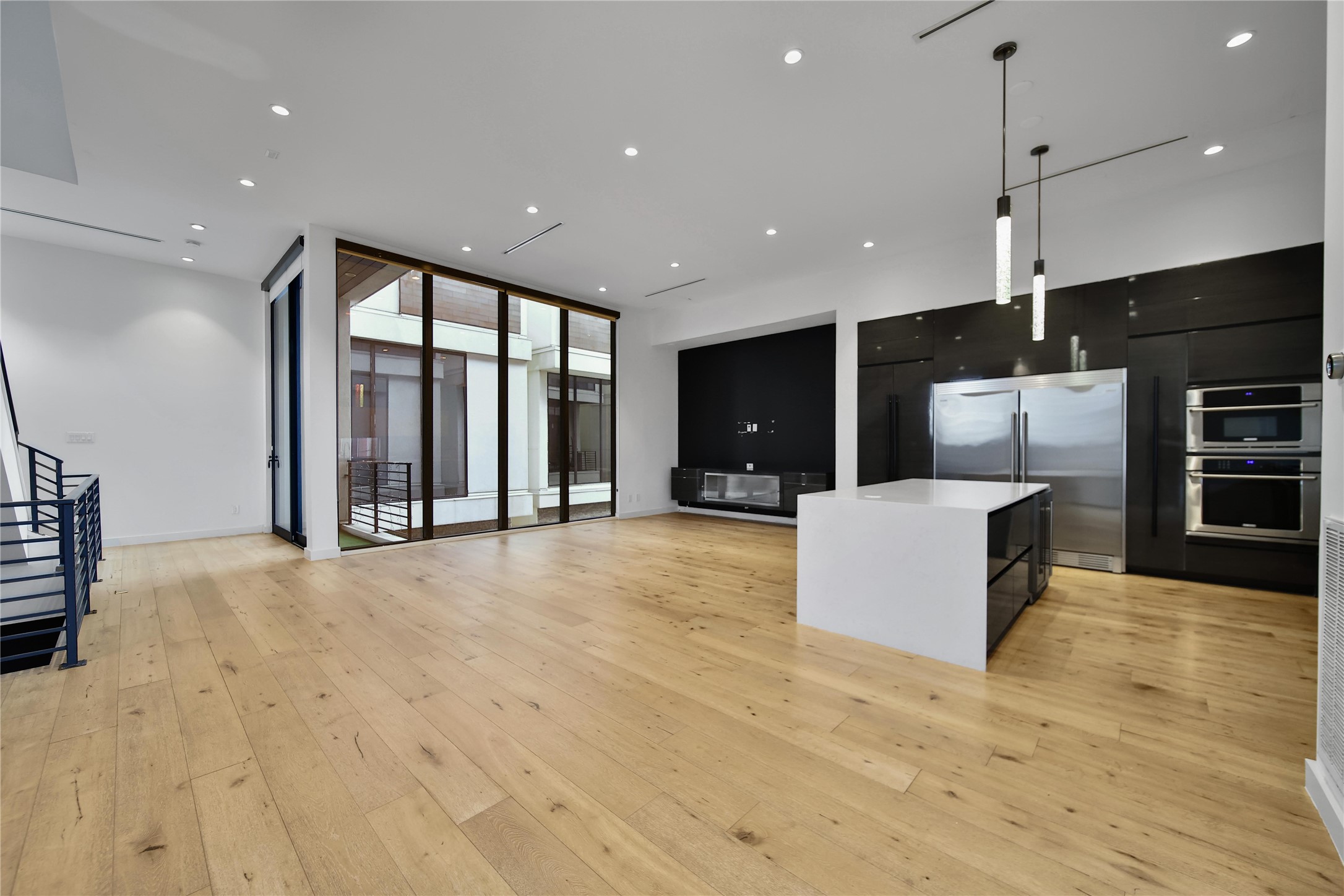 819 West 24th Street, Unit D Houston, TX 77008 - Photo 8 of 27