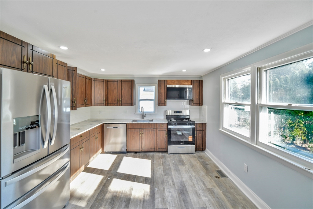 10 Fitzpatrick Avenue Brockton, MA 02301 - Photo 9 of 41