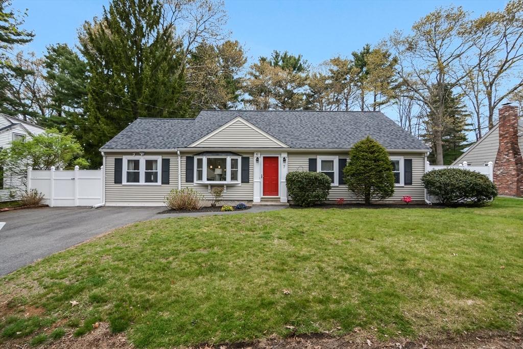 7 Ashdale Road Canton, MA 02021 - Photo 3 of 37 Gallery Image 3
