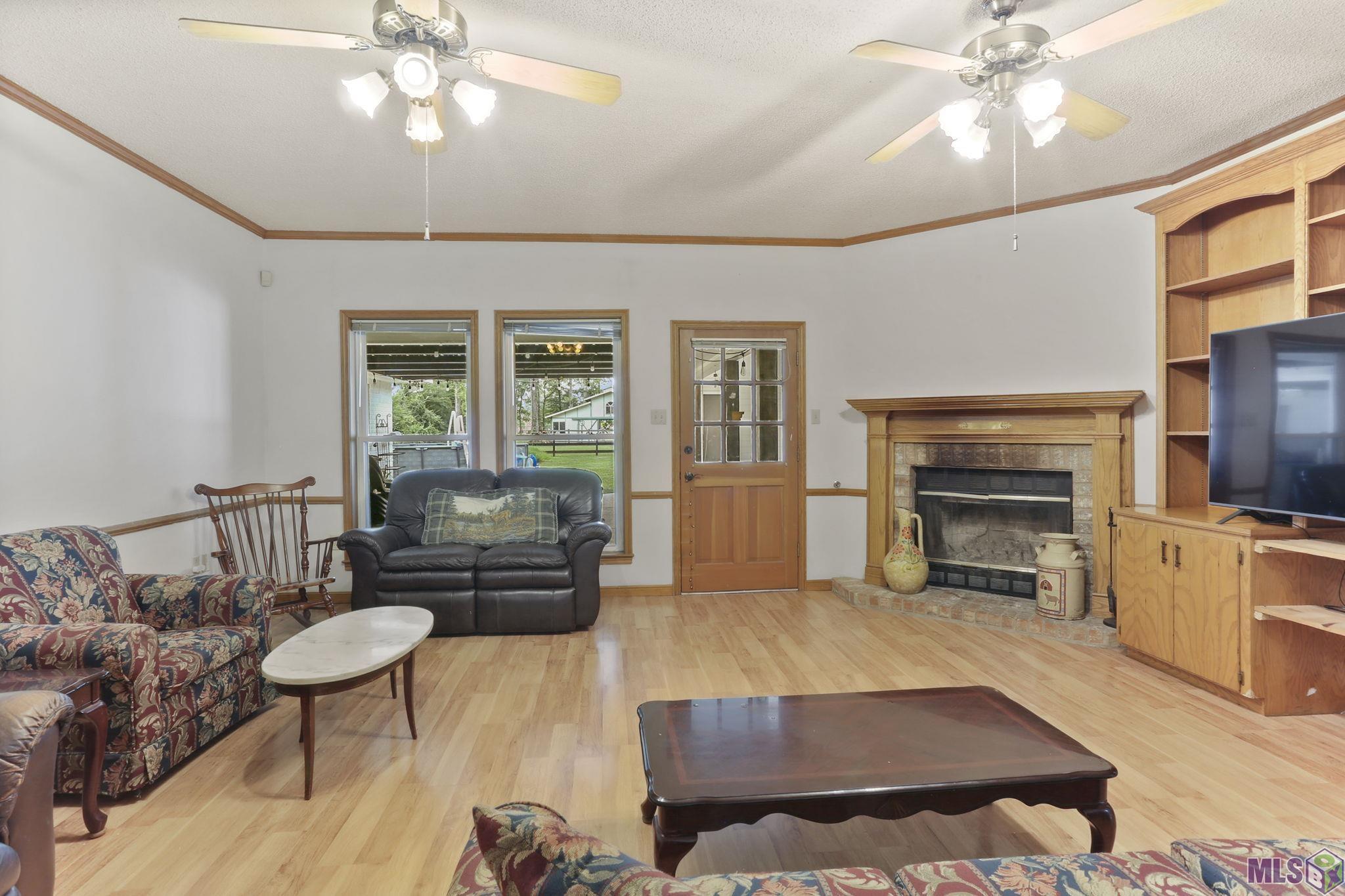 22185 Hoo Shoo Too Road Baton Rouge, LA 70817 - Photo 3 of 25 Family Room
