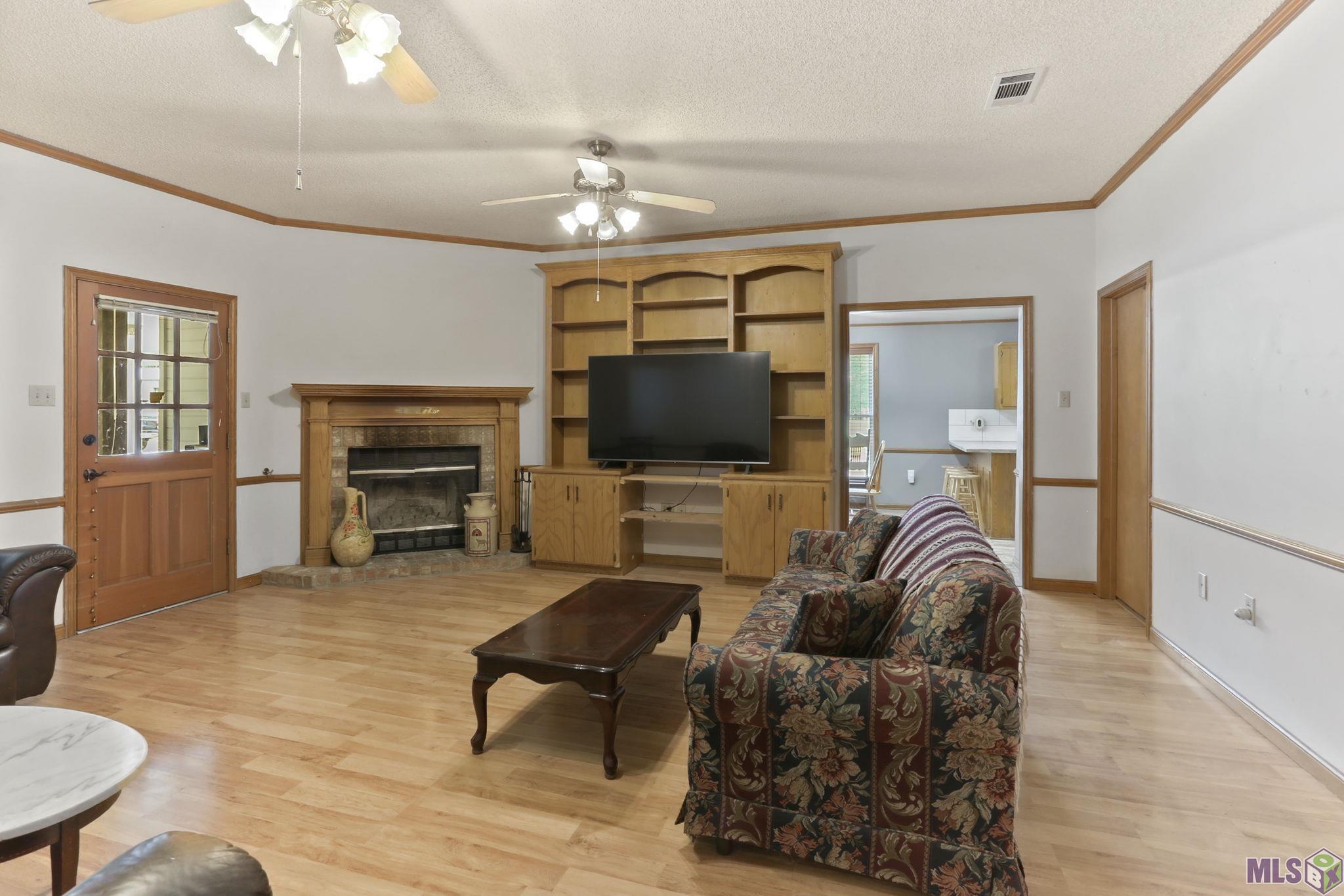 22185 Hoo Shoo Too Road Baton Rouge, LA 70817 - Photo 4 of 25 Family Room