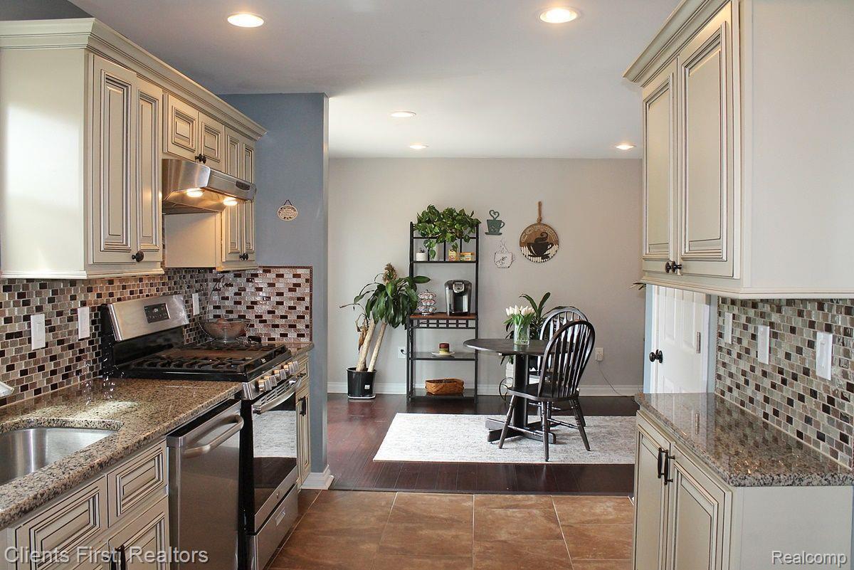 40679 Village Wood Road Novi, MI 48375 - Photo 28 of 64 Kitchen into Breakfast no