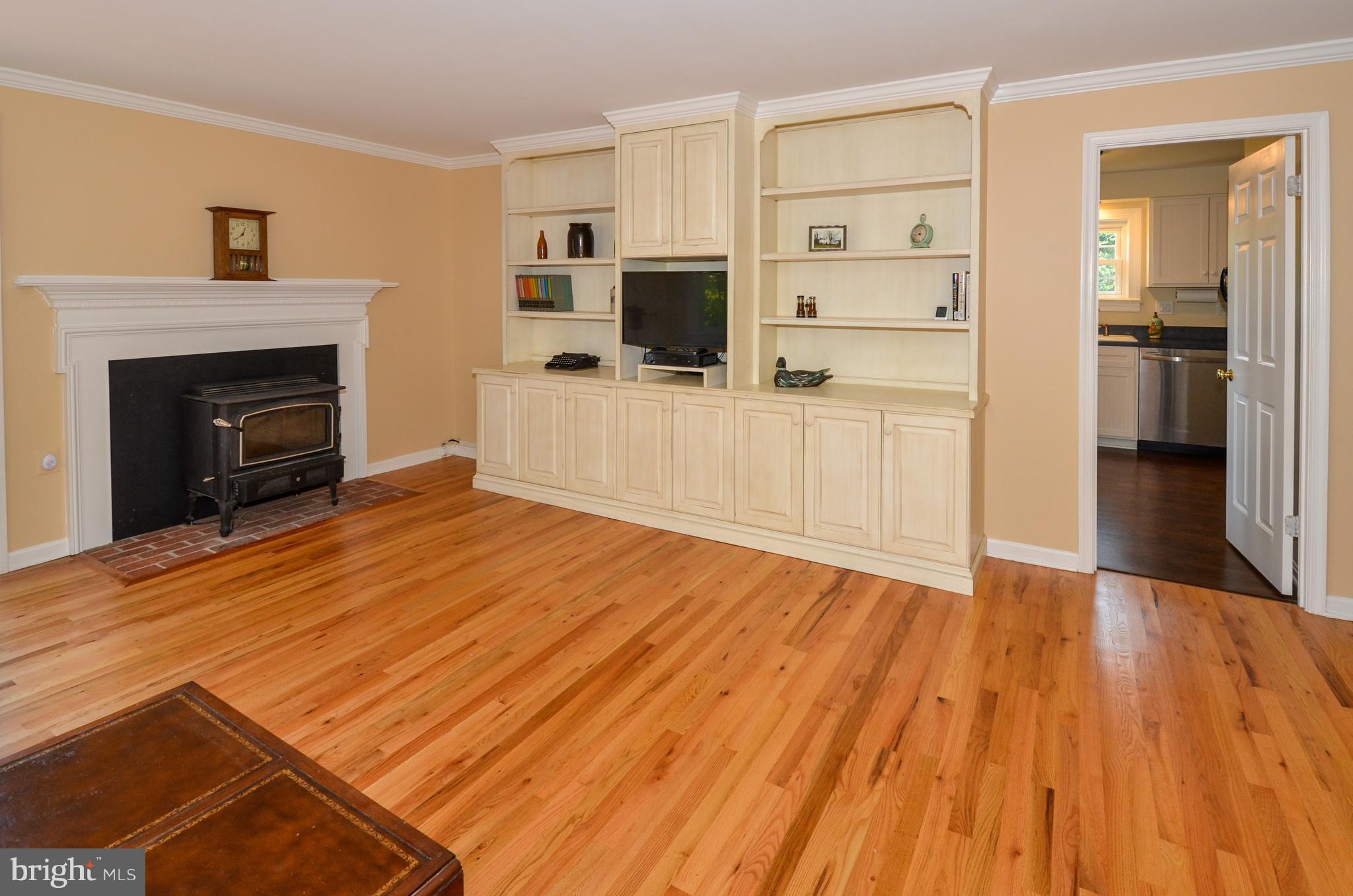 18912 Black Oak Road Purcellville, VA 20132 - Photo 11 of 66 Family Room with custom built ins opens to kitchen