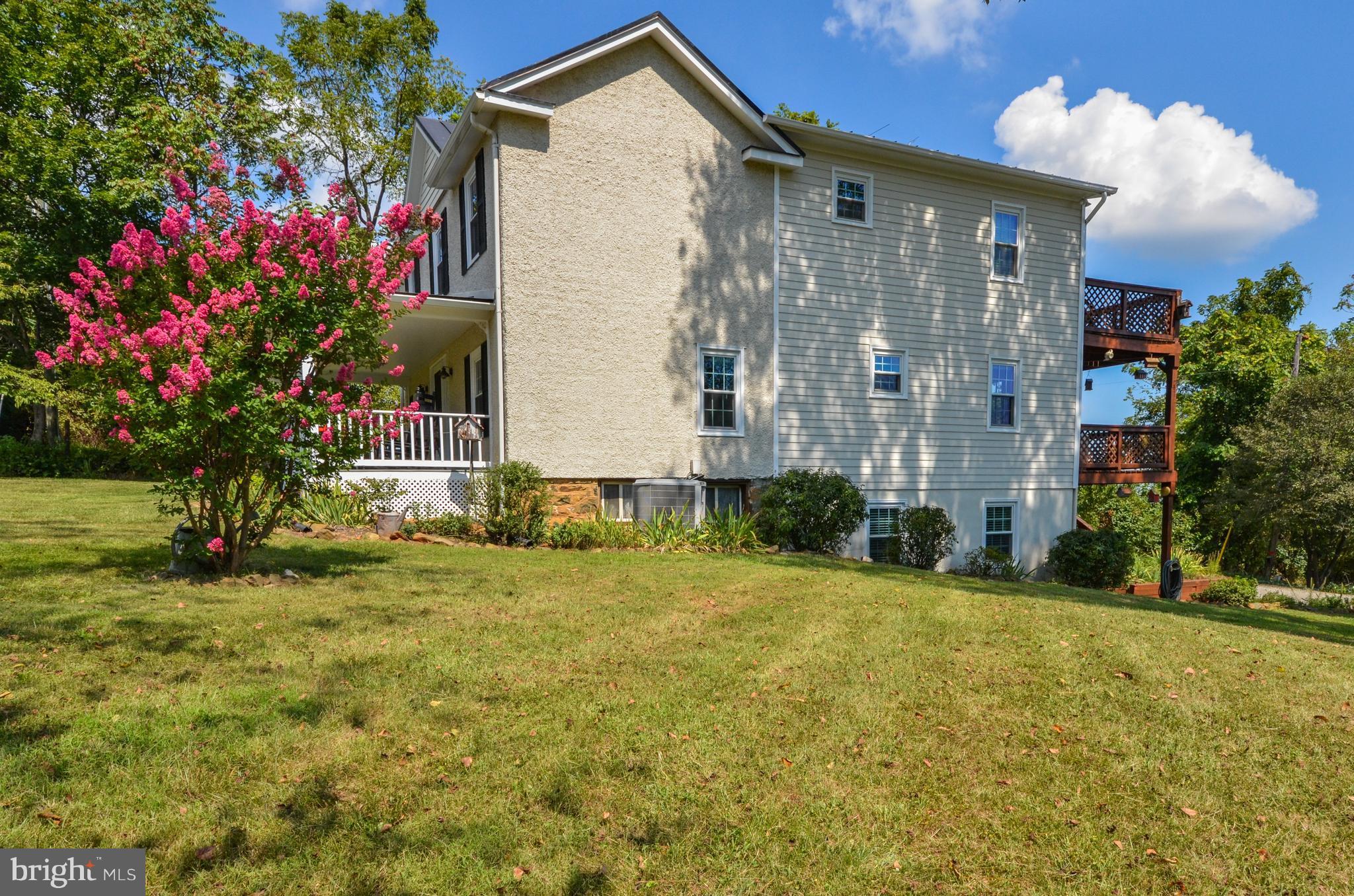 18912 Black Oak Road Purcellville, VA 20132 - Photo 24 of 66 Stucco and Hardiplank siding