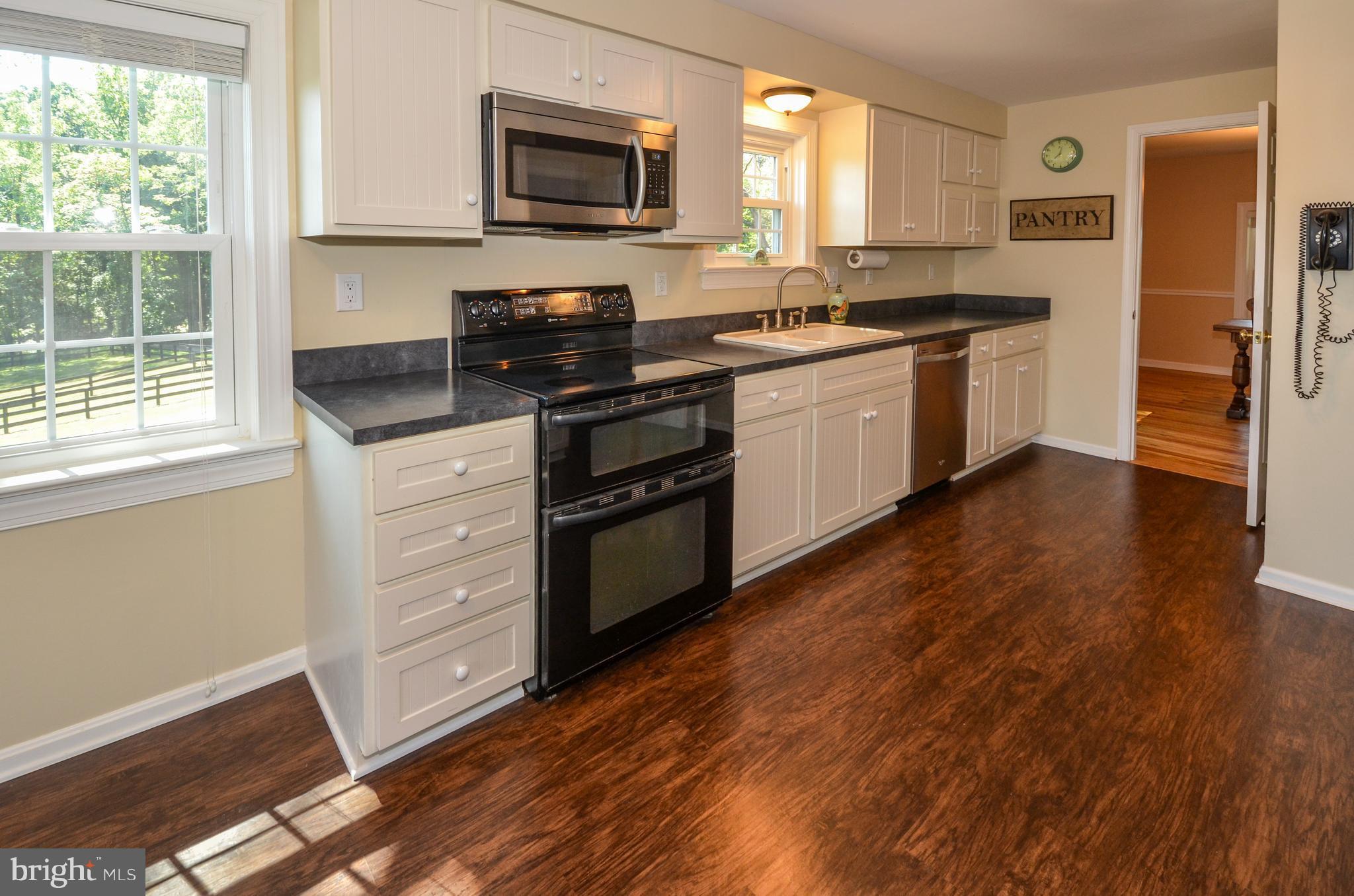18912 Black Oak Road Purcellville, VA 20132 - Photo 5 of 66 Updated Kitchen w/ stainless steel appliances