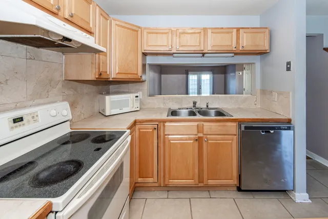 $2,250 | 234 Stefan Drive, Unit 4C, Charleston, SC 29412