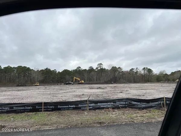 $2,100,000 | 29 West Commodore Boulevard, Jackson, NJ 08527