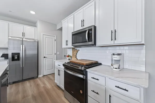 $425,000 | 9699 4th Street North, Lake Elmo, MN 55042