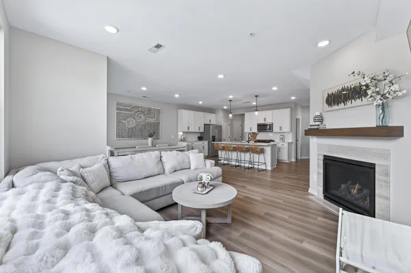 $425,000 | 9699 4th Street North, Lake Elmo, MN 55042