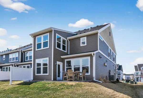 $425,000 | 9699 4th Street North, Lake Elmo, MN 55042