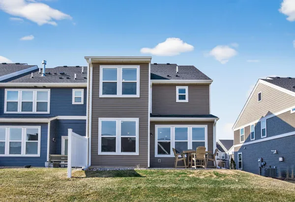 $425,000 | 9699 4th Street North, Lake Elmo, MN 55042