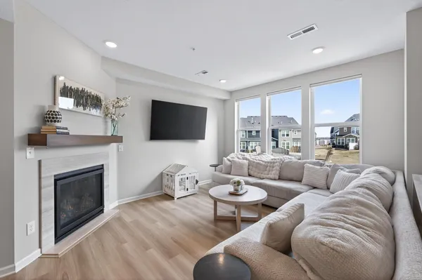 $425,000 | 9699 4th Street North, Lake Elmo, MN 55042