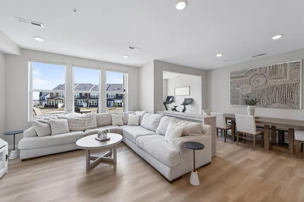 $425,000 | 9699 4th Street North, Lake Elmo, MN 55042