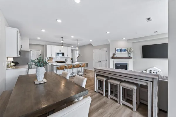 $425,000 | 9699 4th Street North, Lake Elmo, MN 55042