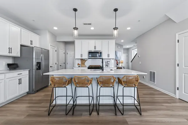 $425,000 | 9699 4th Street North, Lake Elmo, MN 55042