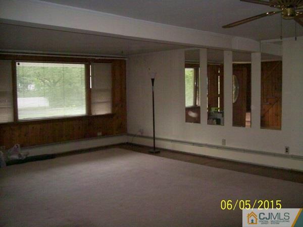 797 New Durham Road Edison, NJ 08817 - Photo 3 of 24 en empty room with window
