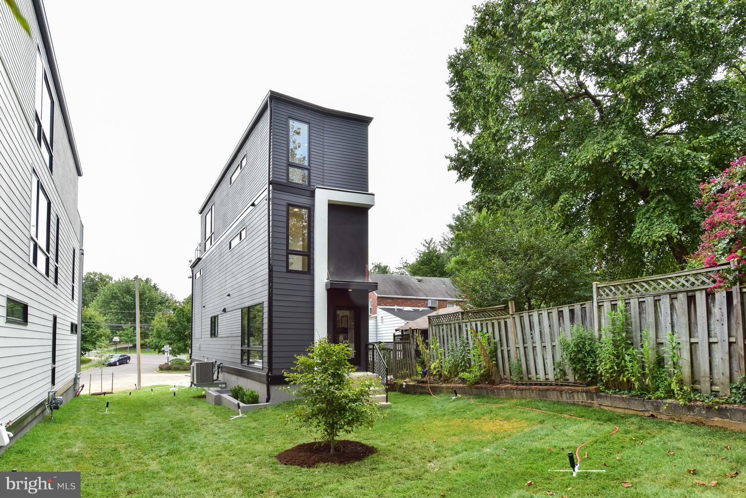 2829 1st Road North Arlington, VA 22201 - Photo 3 of 69 Gallery Image 3