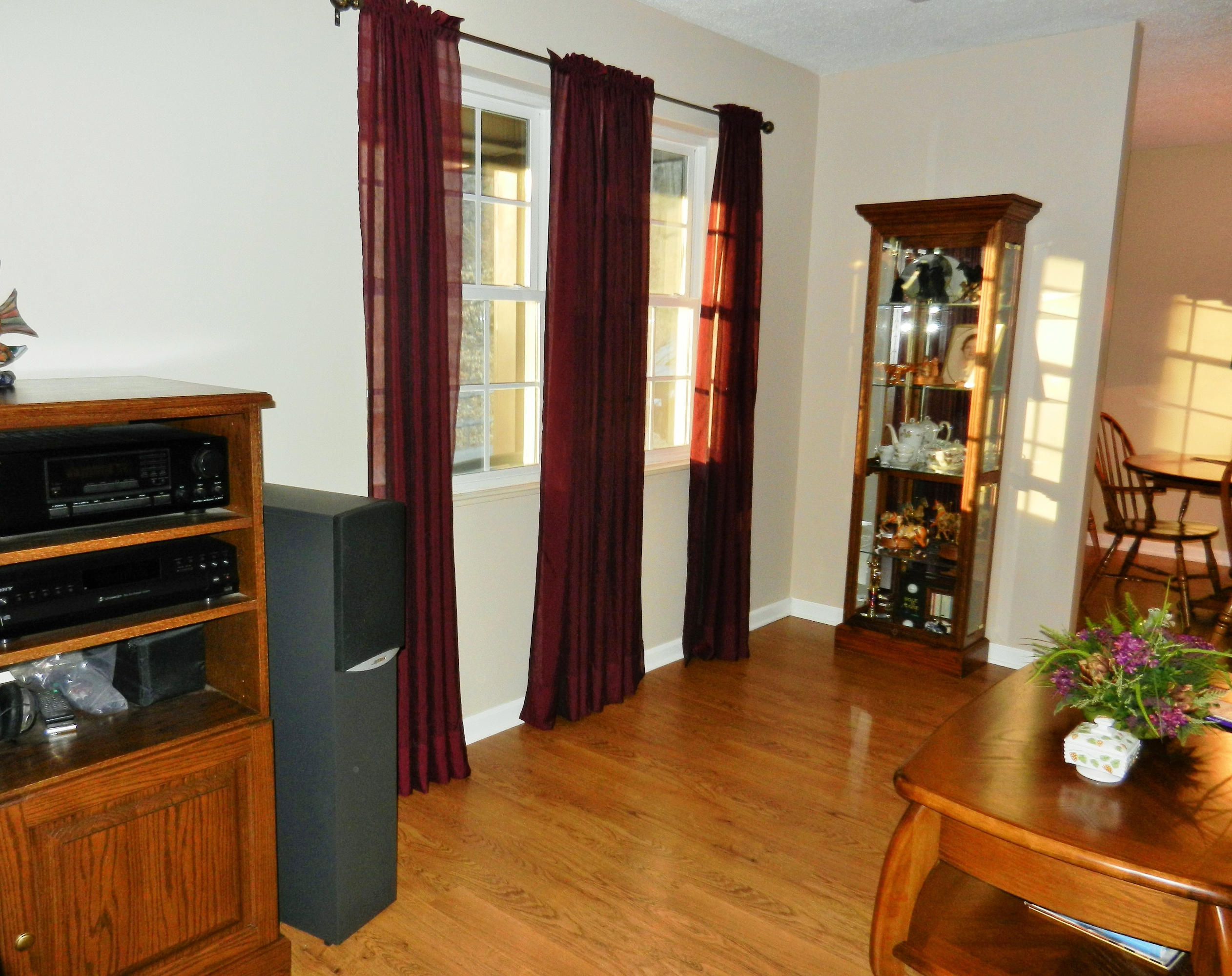 116 Tidewater Lane Oak Ridge, TN 37830 - Photo 20 of 35 Welcoming Living Room