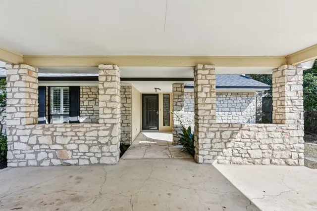 $325,000 | 503 Hackberry Street, Lockhart, TX 78644