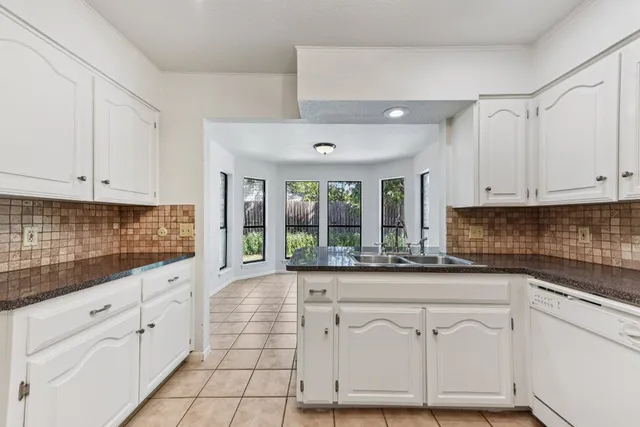 $325,000 | 503 Hackberry Street, Lockhart, TX 78644