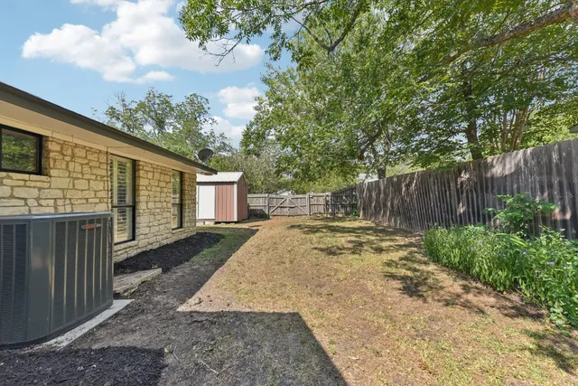 $325,000 | 503 Hackberry Street, Lockhart, TX 78644