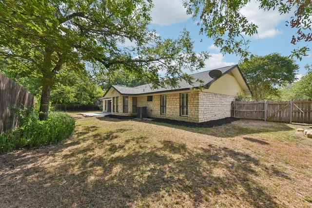 $325,000 | 503 Hackberry Street, Lockhart, TX 78644