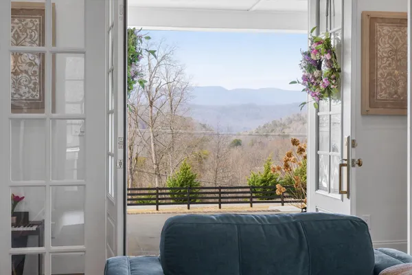 $1,650,000 | 130 John Hendren Lane, Clinton, TN 37716