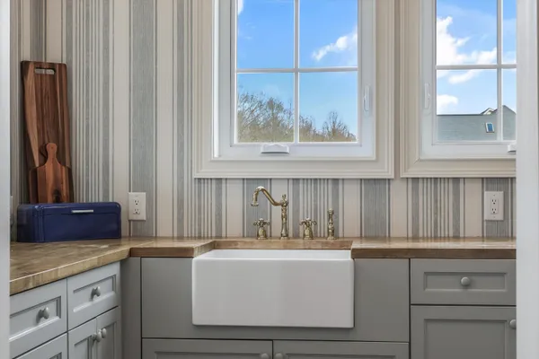 $1,650,000 | 130 John Hendren Lane, Clinton, TN 37716