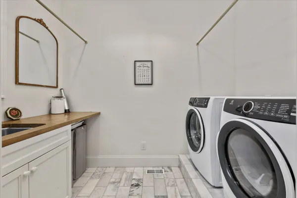 $1,650,000 | 130 John Hendren Lane, Clinton, TN 37716