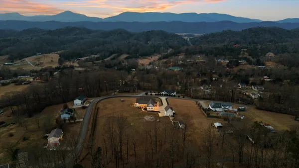 $1,650,000 | 130 John Hendren Lane, Clinton, TN 37716