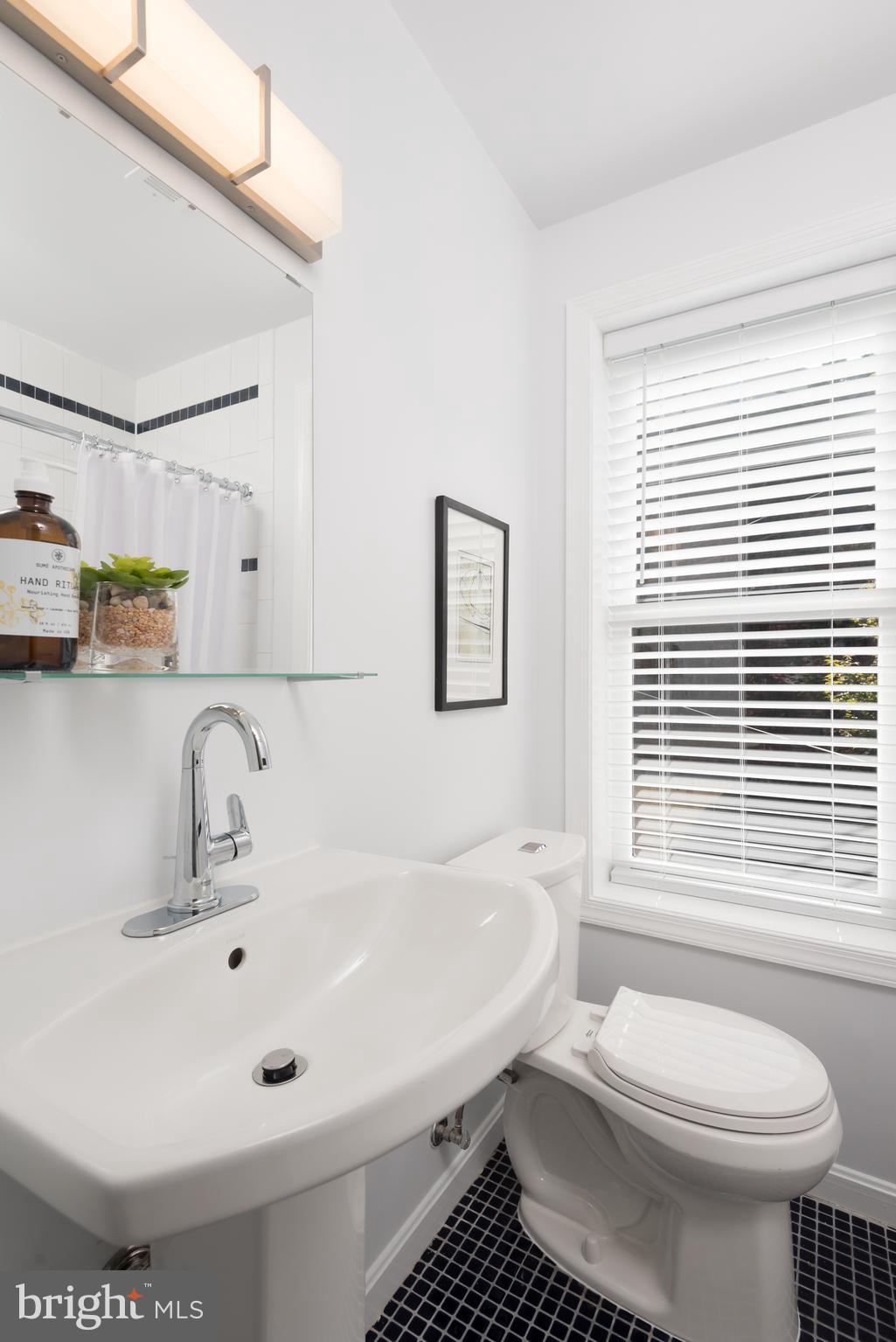 1656 Kalorama Road Northwest Washington, DC 20009 - Photo 11 of 18