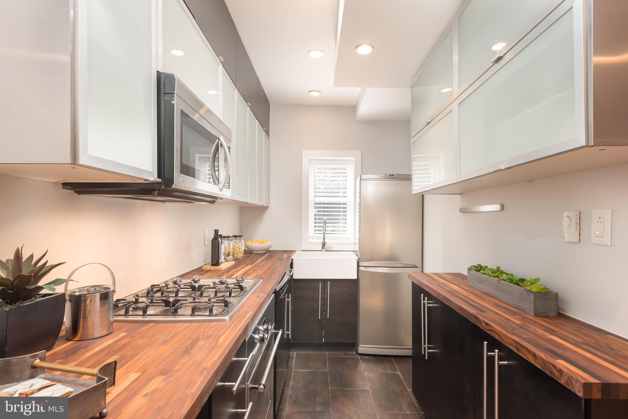 1656 Kalorama Road Northwest Washington, DC 20009 - Photo 7 of 18