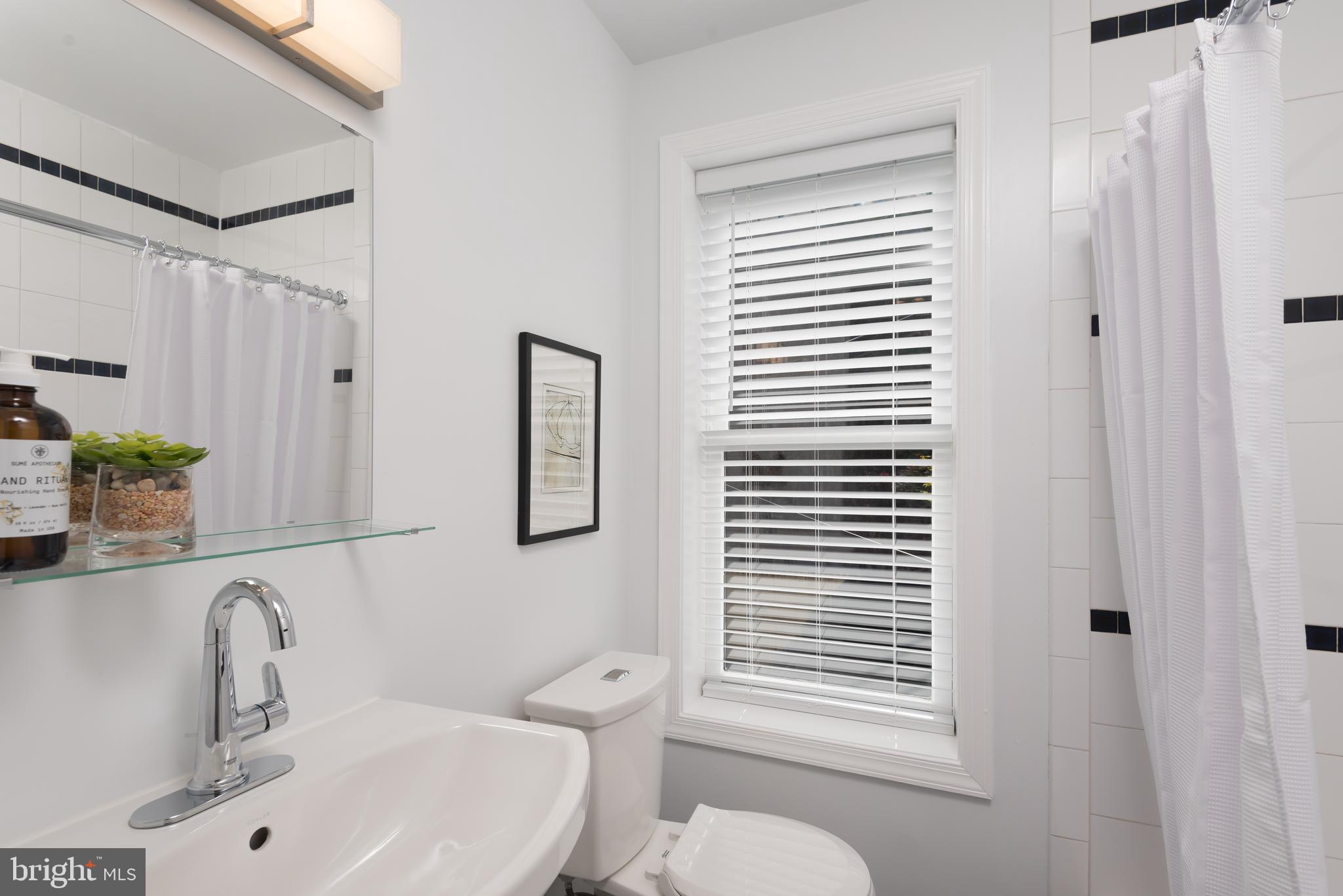 1656 Kalorama Road Northwest Washington, DC 20009 - Photo 10 of 18