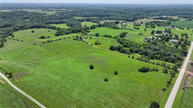 $580,000 | 5775 Southeast W Highway, Lathrop, MO 64465