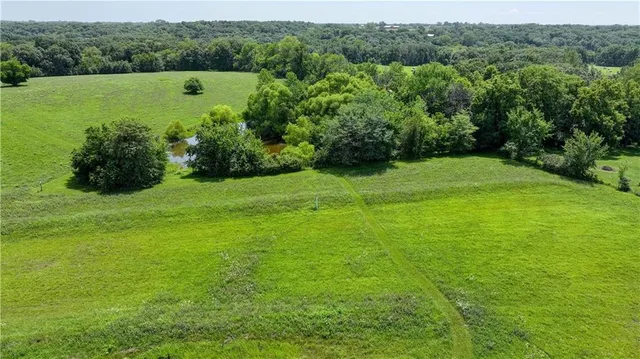 $580,000 | 5775 Southeast W Highway, Lathrop, MO 64465