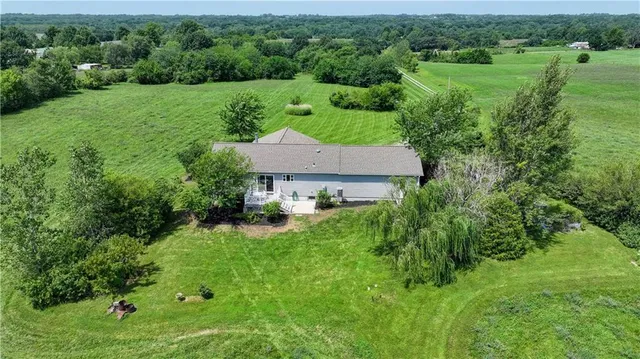 $580,000 | 5775 Southeast W Highway, Lathrop, MO 64465