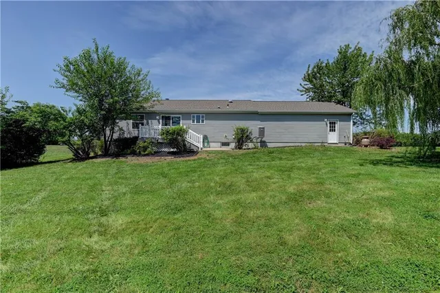 $600,000 | 5775 Southeast W Highway, Lathrop, MO 64465