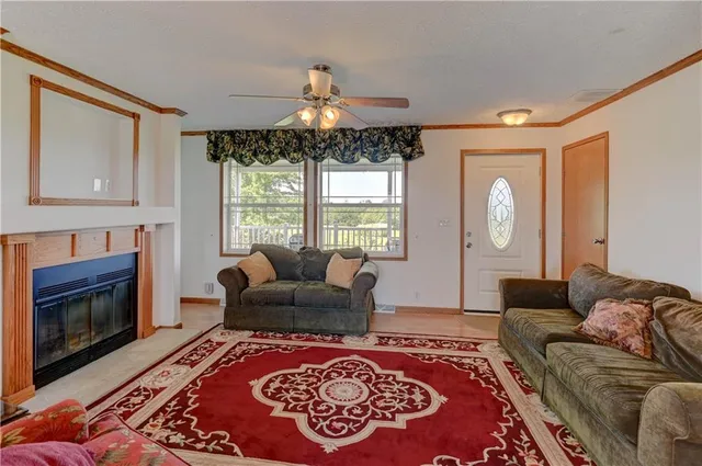 $600,000 | 5775 Southeast W Highway, Lathrop, MO 64465