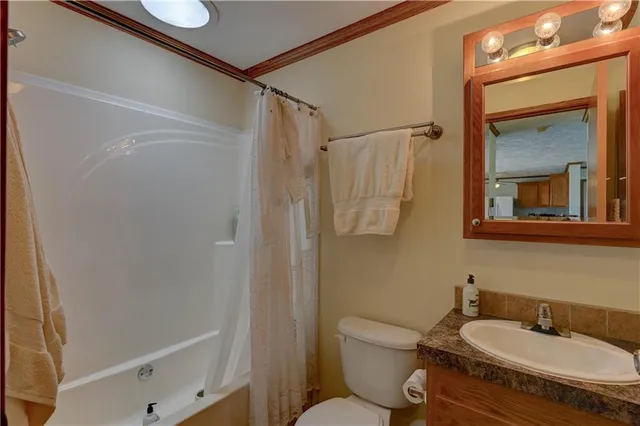 $580,000 | 5775 Southeast W Highway, Lathrop, MO 64465