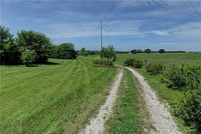 $580,000 | 5775 Southeast W Highway, Lathrop, MO 64465